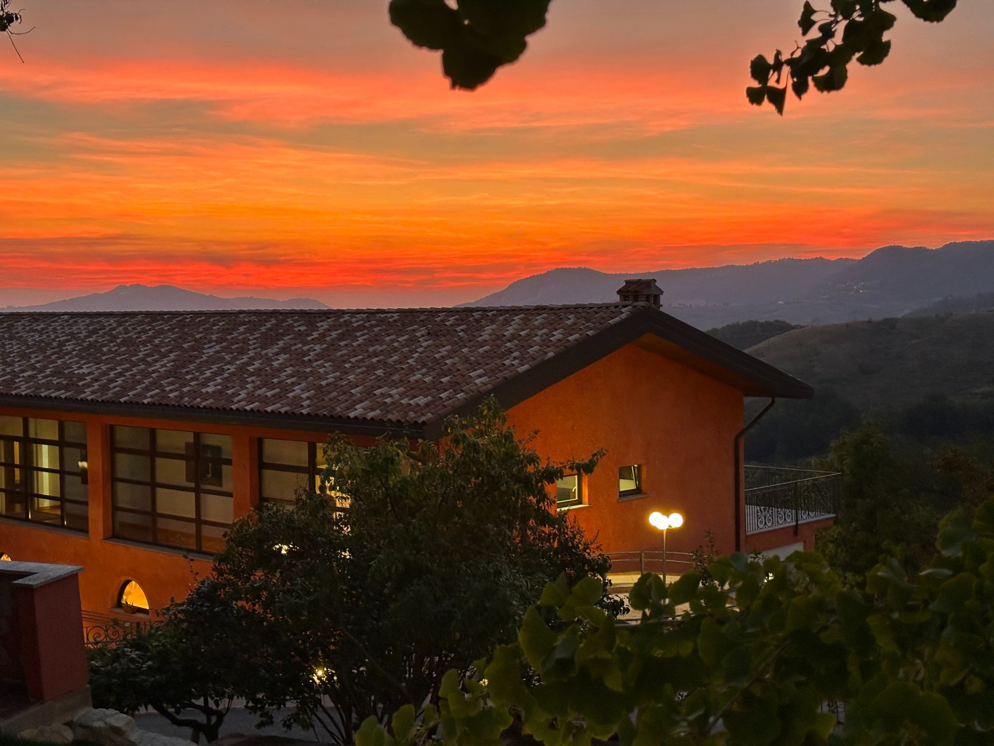 Borgo-del-Monte-Antico-Sole-Rosso